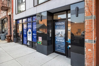 4640 Vernon Blvd in Long Island City, NY - Foto de edificio - Building Photo