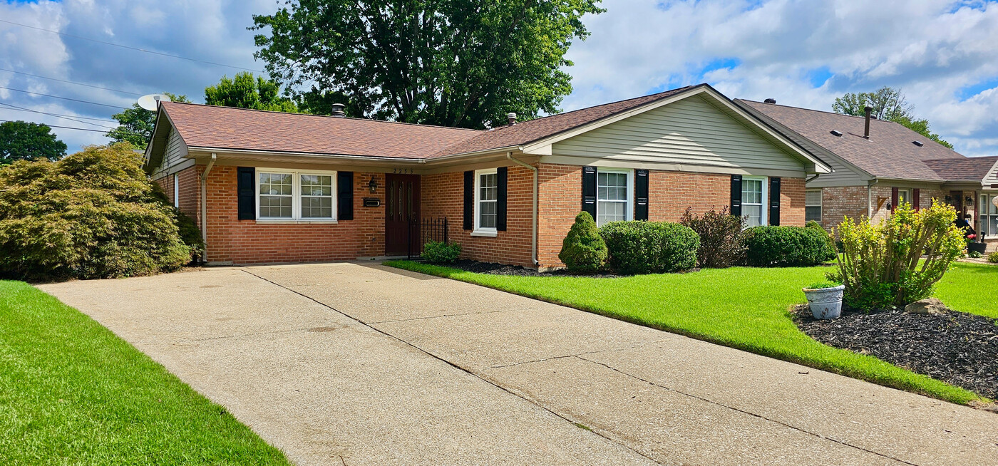 2255 Pensive Ct in Owensboro, KY - Building Photo