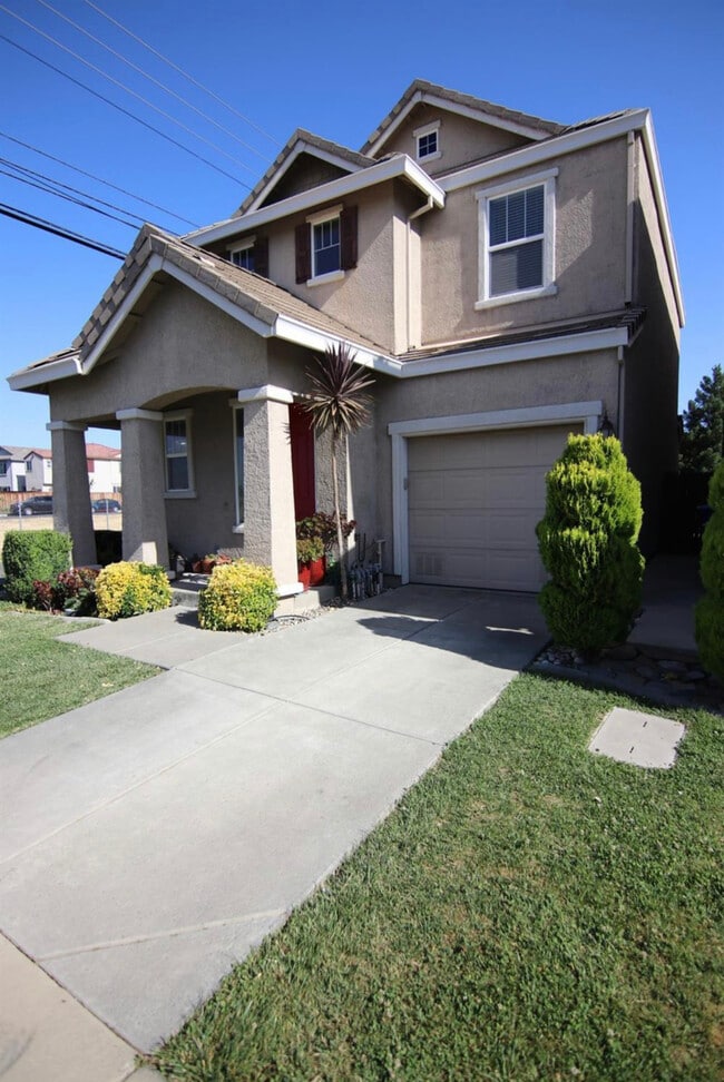 3798 Naturita Way in Sacramento, CA - Foto de edificio - Building Photo