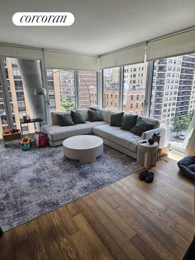 170 Amsterdam Ave in New York, NY - Building Photo - Building Photo