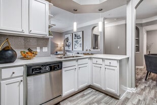 Vista 121 in Lewisville, TX - Building Photo