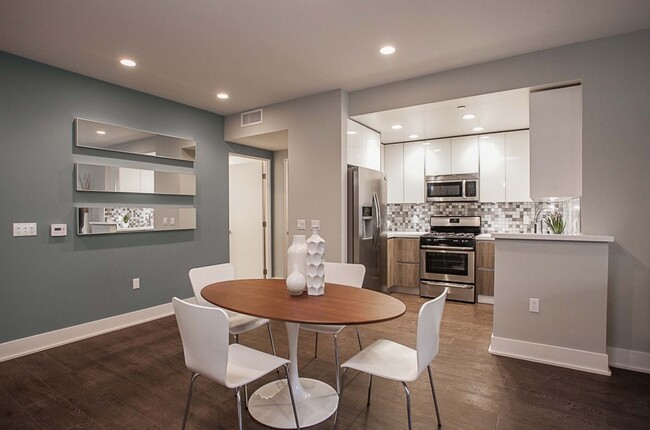 4632 Vista Del Monte Ave, Unit 305 in Los Angeles, CA - Building Photo - Building Photo