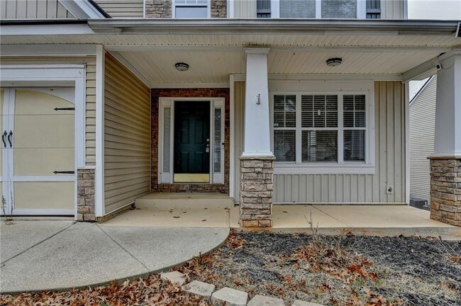 6670 Island Pointe Dr in Buford, GA - Building Photo - Building Photo