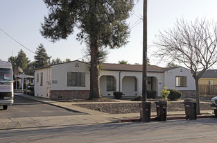 251 Blossom Way in Hayward, CA - Building Photo