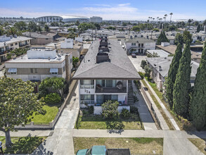 324 E Tamarack Ave in Inglewood, CA - Building Photo - Building Photo