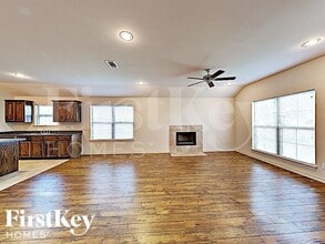 638 Canvas Ct in Lancaster, TX - Foto de edificio - Building Photo