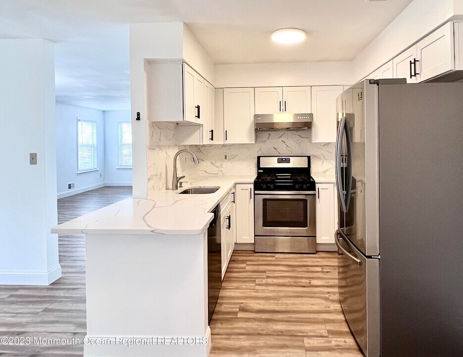 1133 Roseberry Ct in Morganville, NJ - Building Photo