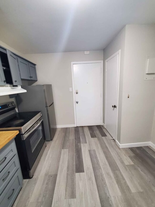 21 McKenzie Ave in Moncton, NB - Building Photo - Building Photo