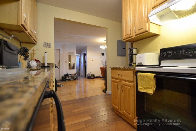 412 Langley Rd-Unit -Apt 7 in Newton, MA - Building Photo - Building Photo