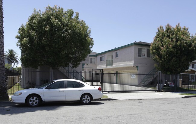 Melrose Apartments in Anaheim, CA - Building Photo - Building Photo