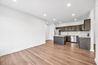 315 Railroad Ave in East Rutherford, NJ - Building Photo - Building Photo