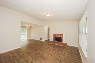 10299 Wisteria Ln in Jonesboro, GA - Foto de edificio - Building Photo