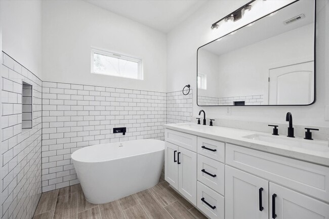 property at 2015 Brackenridge St