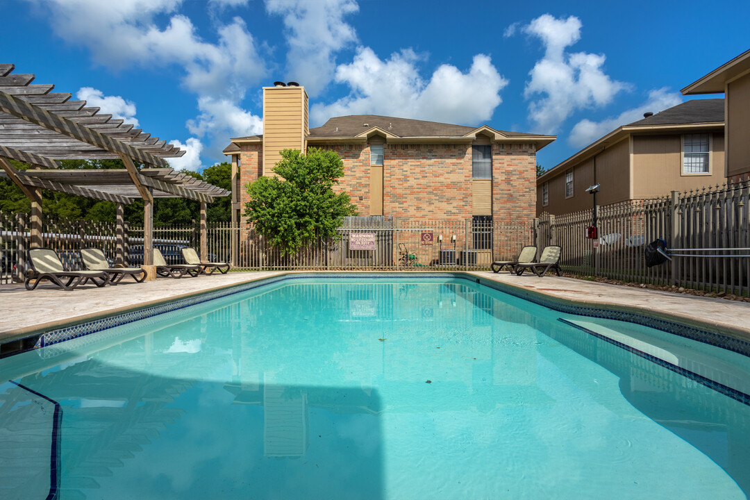 Arbor Park Apartments in Beaumont, TX - Building Photo