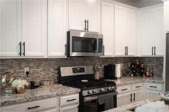 965 Nevada State Dr in Henderson, NV - Building Photo - Building Photo