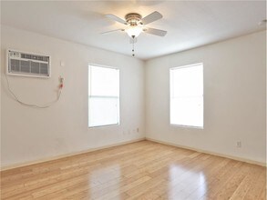 210 W 38th St in Austin, TX - Building Photo - Building Photo