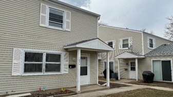 183 Judith Ct in Bartlett, IL - Building Photo