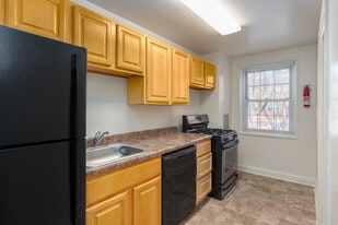 Samester Apartments in Baltimore, MD - Building Photo