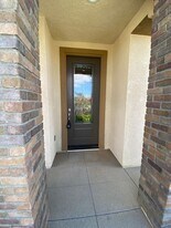 1748 E Holguin St in Lancaster, CA - Building Photo