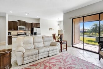 10879 Rutherford Rd in Ft. Myers, FL - Foto de edificio - Building Photo