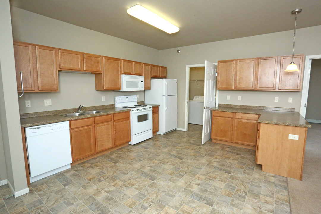 Boulder Ridge in Watford City, ND - Building Photo