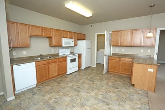 Boulder Ridge in Watford City, ND - Building Photo - Interior Photo