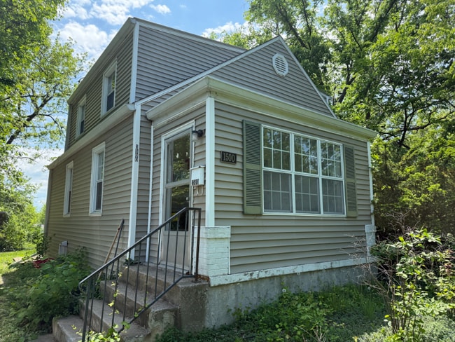 property at 1500 W Ash St