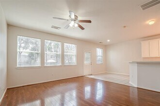 14 Scenic Brook Ct in Spring, TX - Building Photo - Building Photo