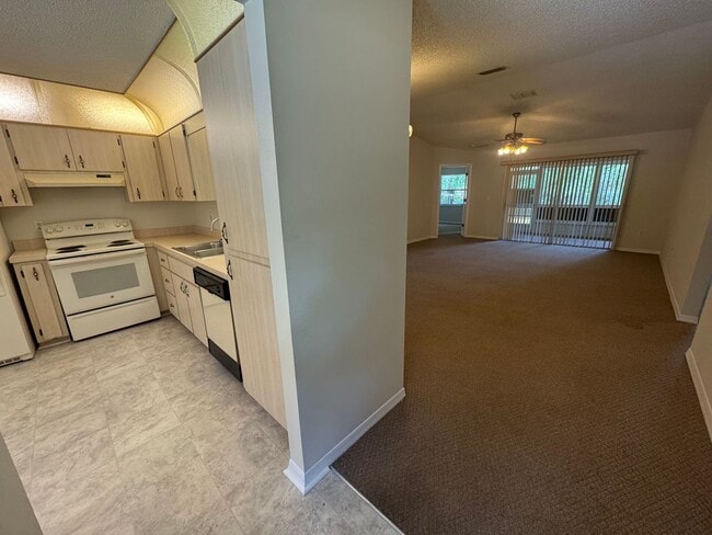 5087 SW 196th Ave in Dunnellon, FL - Building Photo - Building Photo