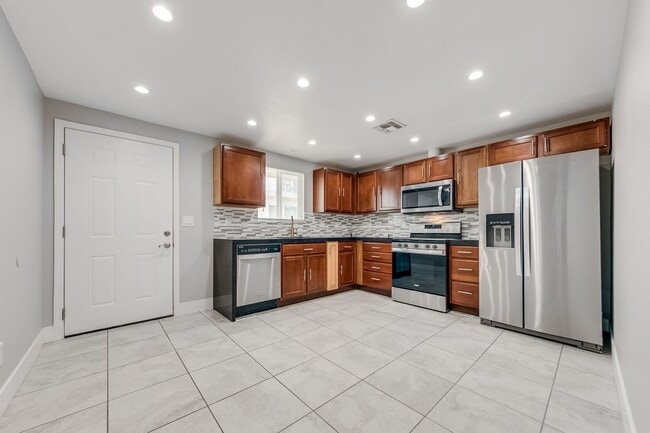 property at 2318 N Bassler St