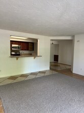 1010 E Washington Ave in Escondido, CA - Building Photo - Building Photo