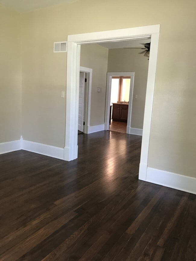 621 Bluemont Ave, Unit B in Manhattan, KS - Building Photo - Building Photo