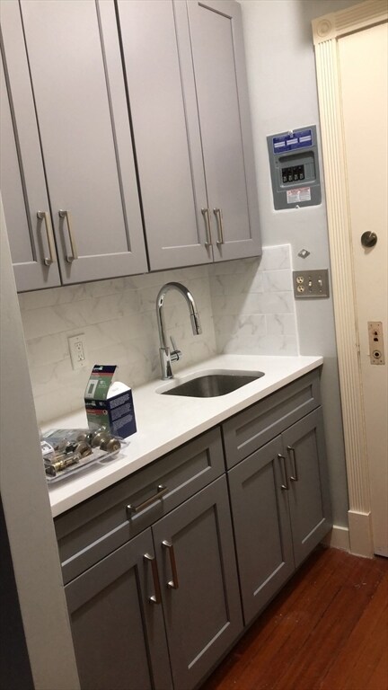 19 Regent Cir, Unit 1 in Brookline, MA - Foto de edificio - Building Photo