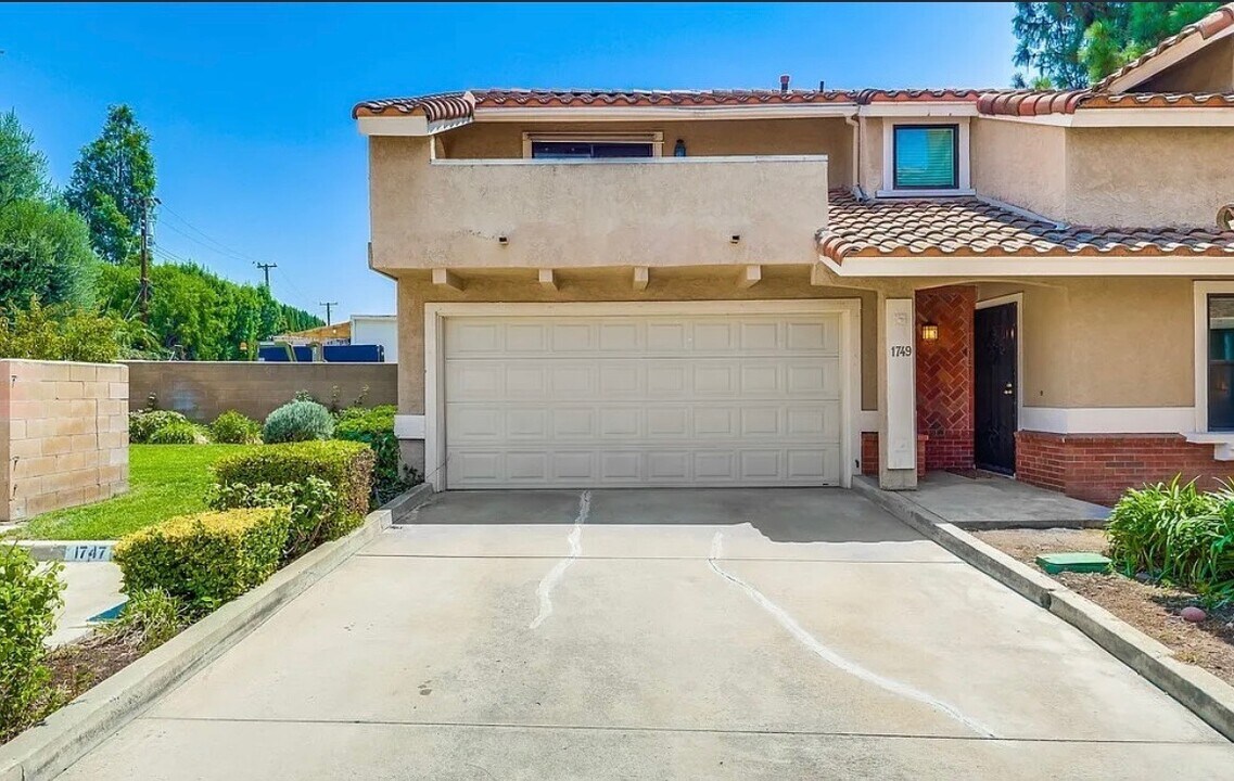 1749 Compromise Line Rd in Glendora, CA - Building Photo