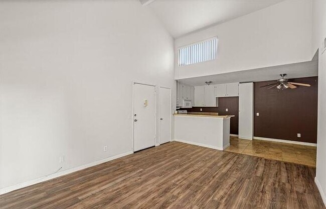 18808 Mandan St, Unit 302 in Santa Clarita, CA - Building Photo - Building Photo