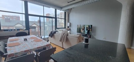 221 E Cullerton St, Unit 410 in Chicago, IL - Foto de edificio - Building Photo