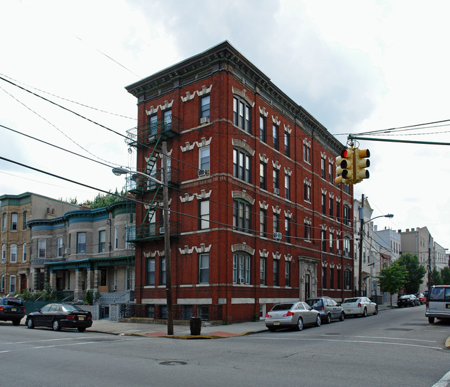 401 21st St in Union City, NJ - Building Photo - Building Photo