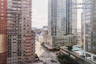 572 11th Ave in New York, NY - Building Photo - Building Photo