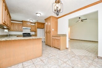 2430 Ridge Hollow Dr in Houston, TX - Foto de edificio - Building Photo