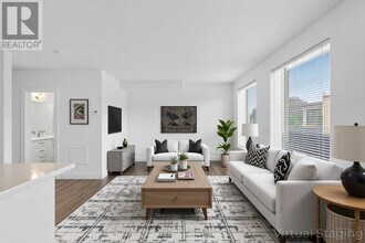 215 Danforth Ave in Toronto, ON - Building Photo - Building Photo