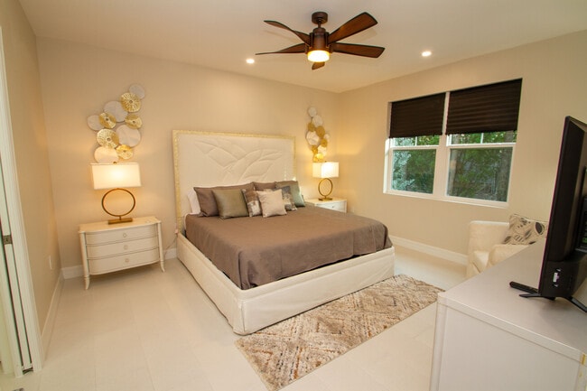 property at 262 Indies Dr E