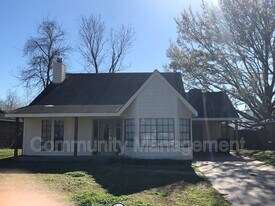 7910 Bayou Fountain Ave in Baton Rouge, LA - Building Photo