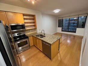 438 King St W, Unit 1 in Toronto, ON - Building Photo - Building Photo