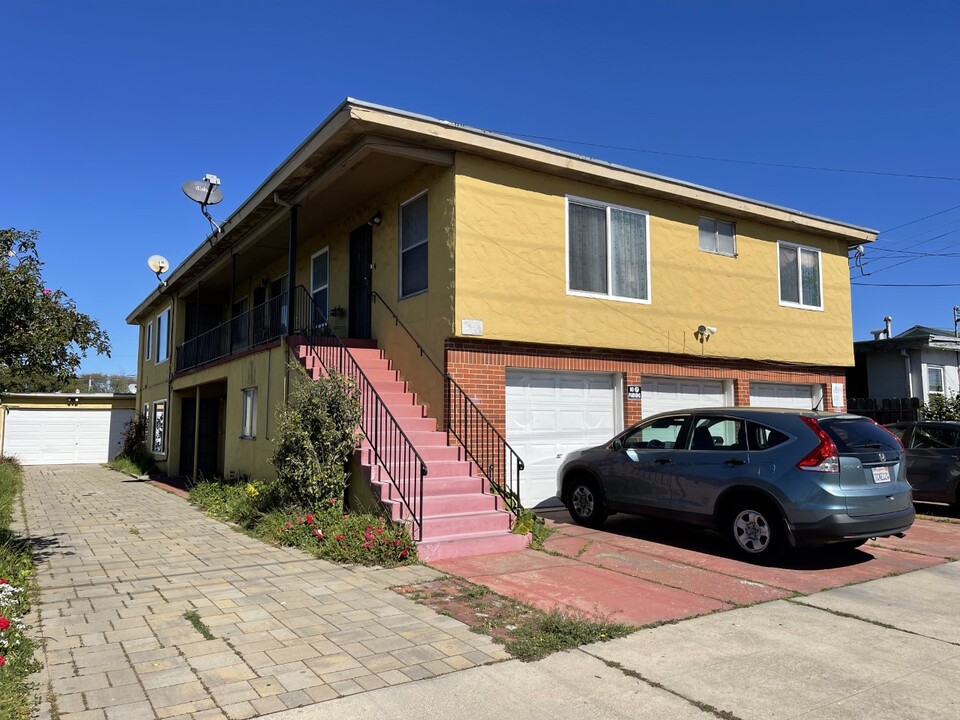 2339 Gaynor Ave in Richmond, CA - Building Photo