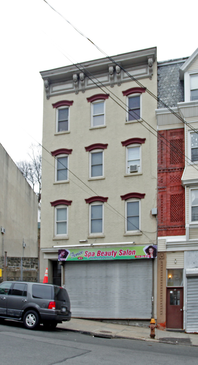 68 N Broadway in Yonkers, NY - Building Photo - Building Photo