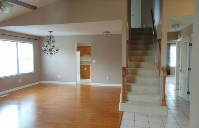 412 S Prestwick Ln in Yorktown, IN - Building Photo - Building Photo