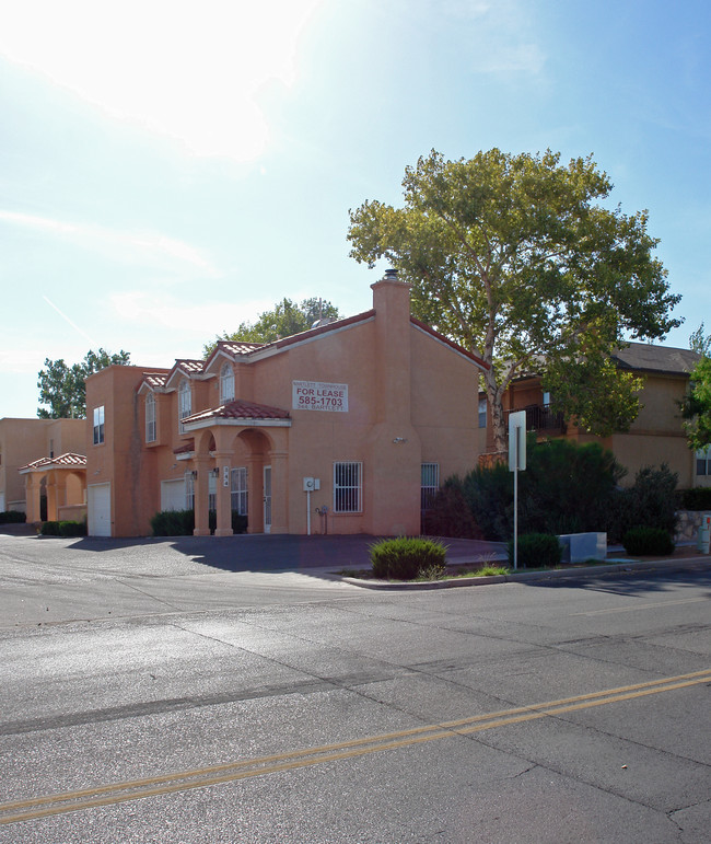 Bartlett TownHouse in El Paso, TX - Foto de edificio - Building Photo