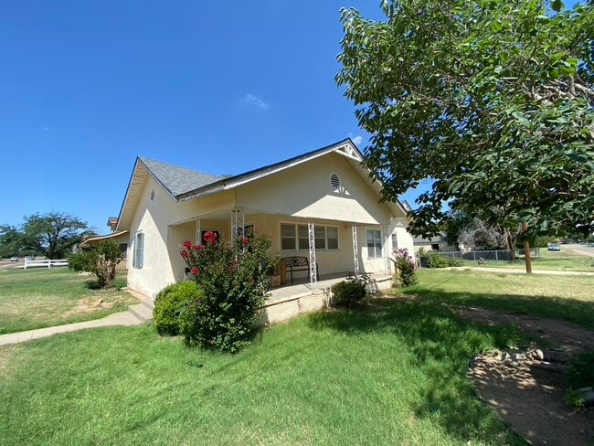 property at 400 W Garza St