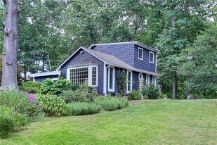 14 Spruce Hill Rd in Weston, CT - Building Photo