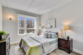 301 W Division St in Chicago, IL - Building Photo - Building Photo